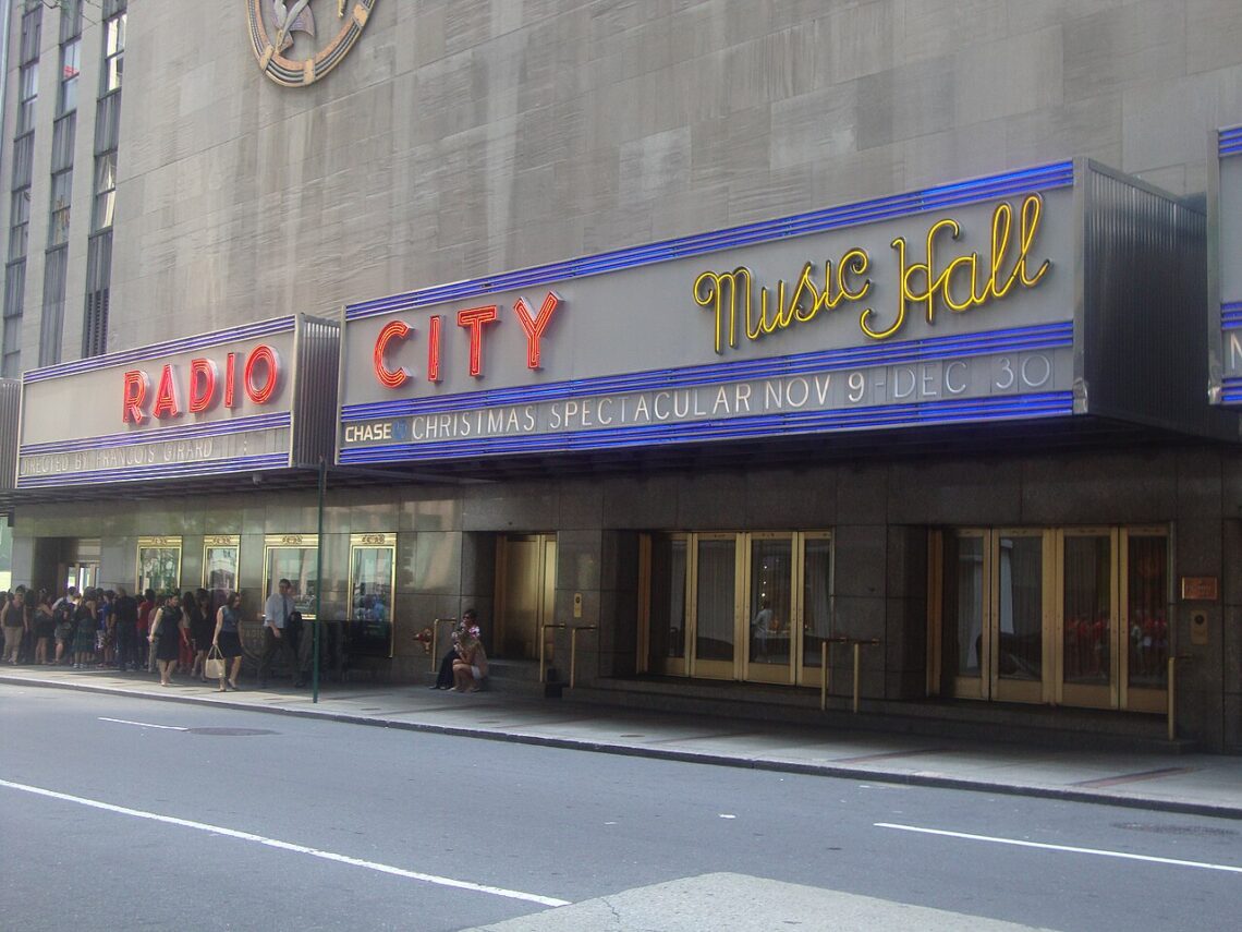 Radio City Music Hall / Edward Durell Stone &Amp; Donald Deskey | Classics On Architecture Lab 20 Radio city music hall / edward durell stone & donald deskey | classics on architecture lab