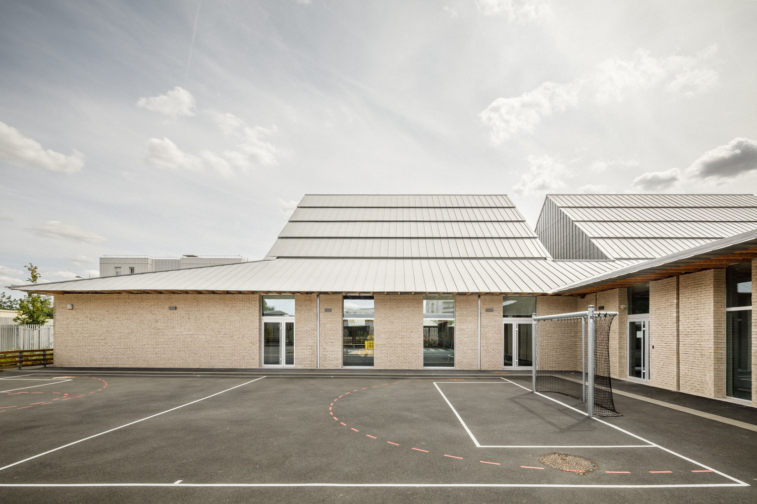 Badia_Berger_Bondoufle2__11H45-Hd-13_Mod Simone veil school complex and dojo / badia berger architectes