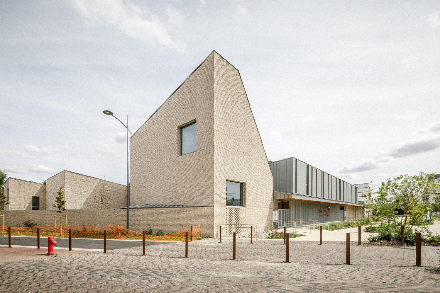 Badia_Berger_Bondoufle2__11H45-Hd-8_Mod Simone veil school complex and dojo / badia berger architectes