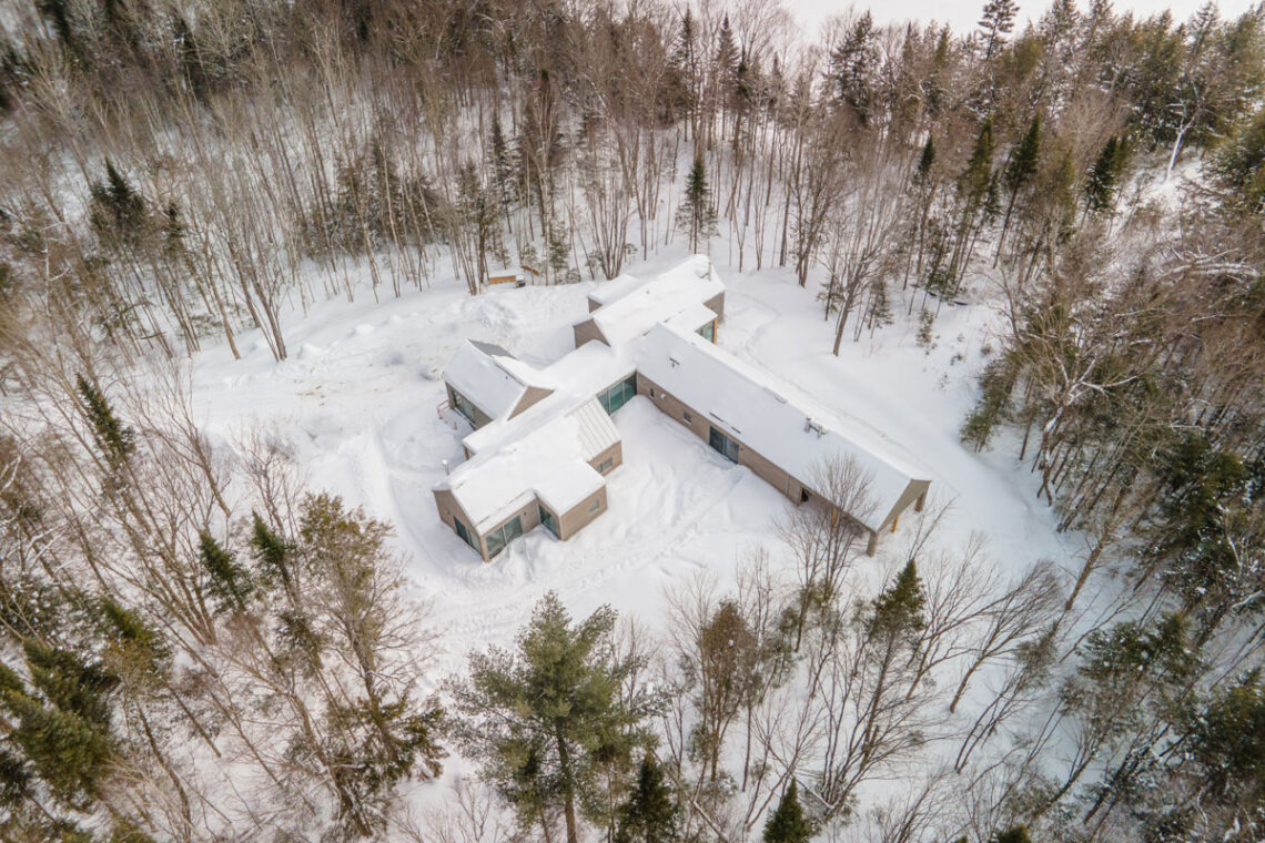 Mountain retreat / opal
