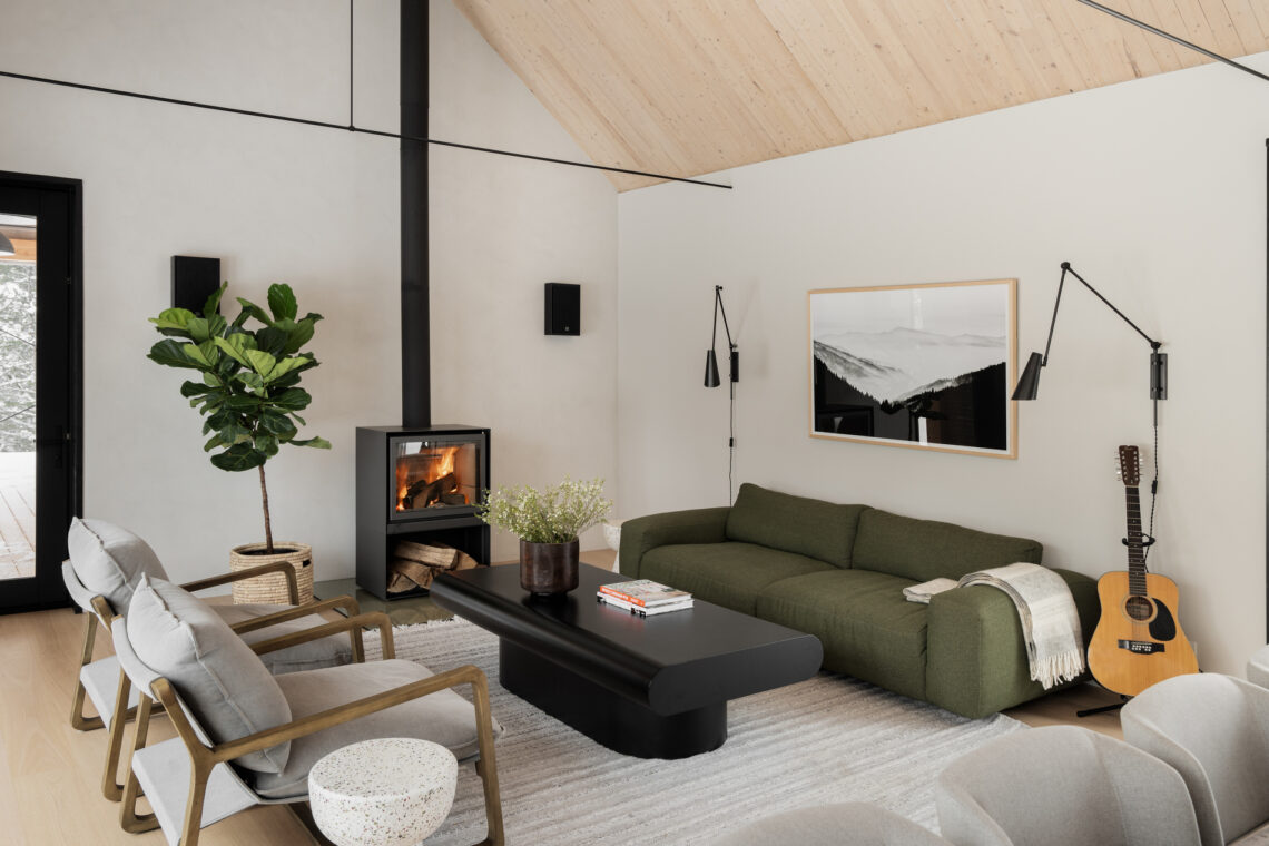 Mountain retreat / opal