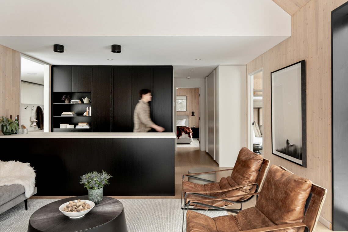 Mountain retreat / opal
