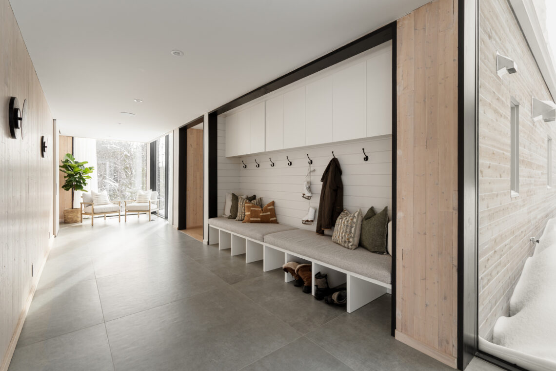 Mountain retreat / opal
