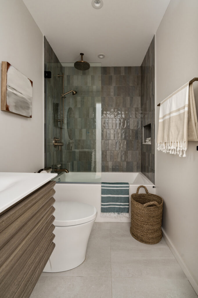 Mountain retreat / opal