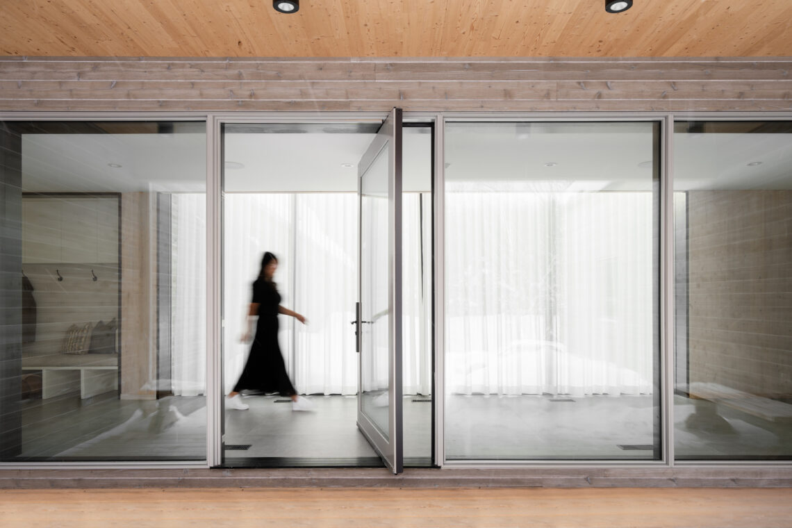 Mountain retreat / opal