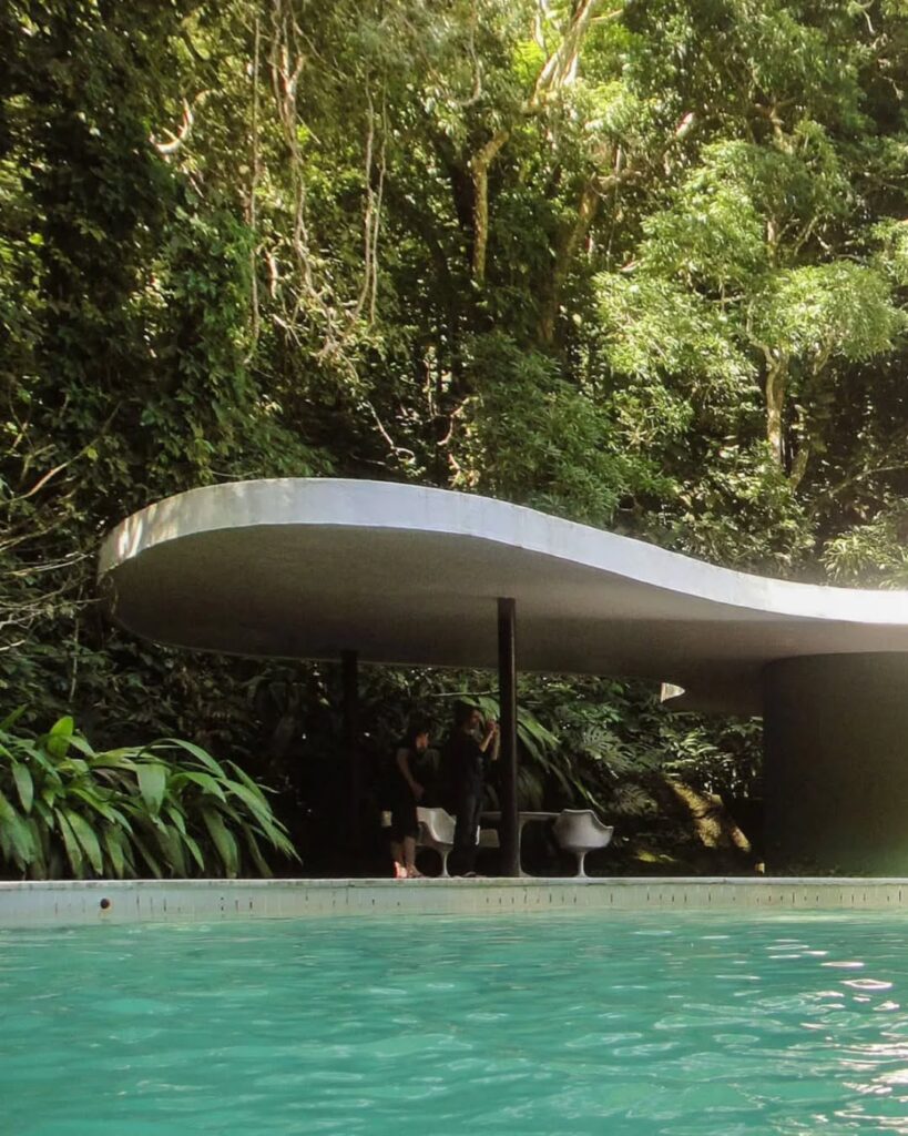 La casa das canoas 1951 proyectada por oscar niemeyer en rio de janeiro es un caso clave pa 1
