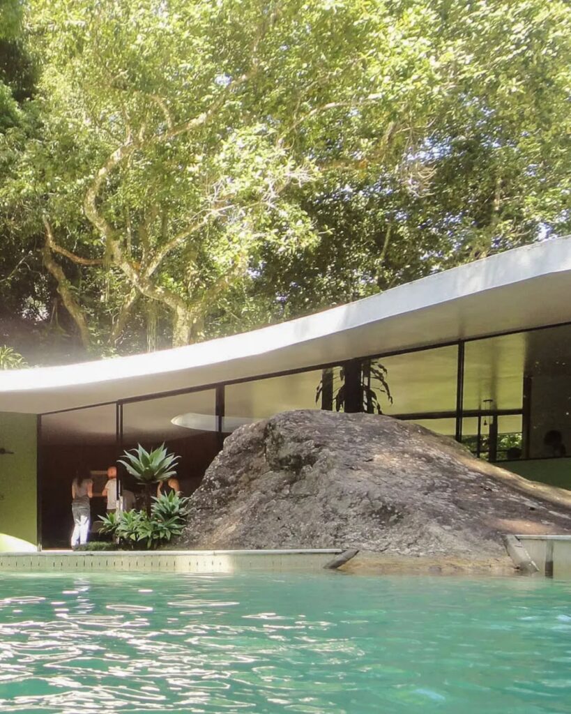 La casa das canoas 1951 proyectada por oscar niemeyer en rio de janeiro es un caso clave pa