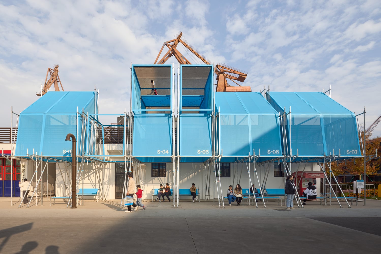 _Qingyan_Zhu-8 The day of launching / practice on earth + arc z architects