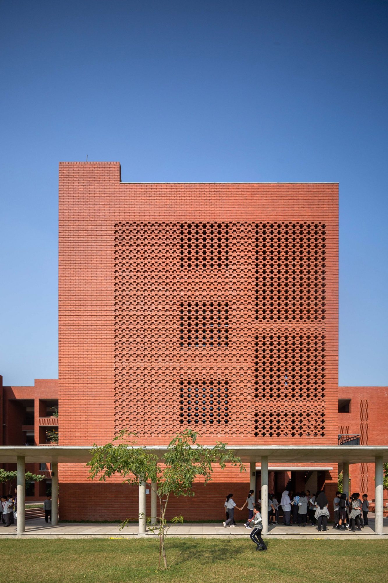 Aga khan academy / feilden clegg bradley studios + shatotto