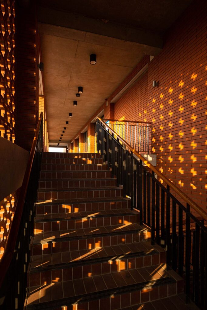 Aga khan academy / feilden clegg bradley studios + shatotto