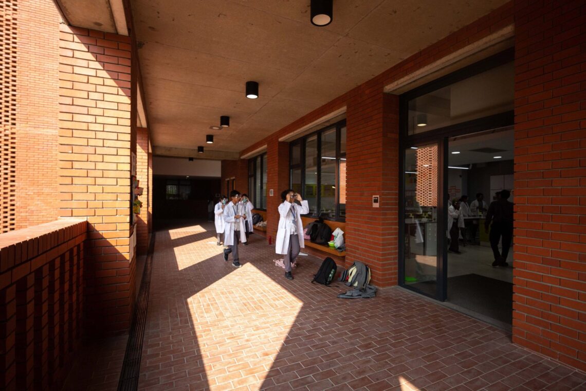 Aga khan academy / feilden clegg bradley studios + shatotto