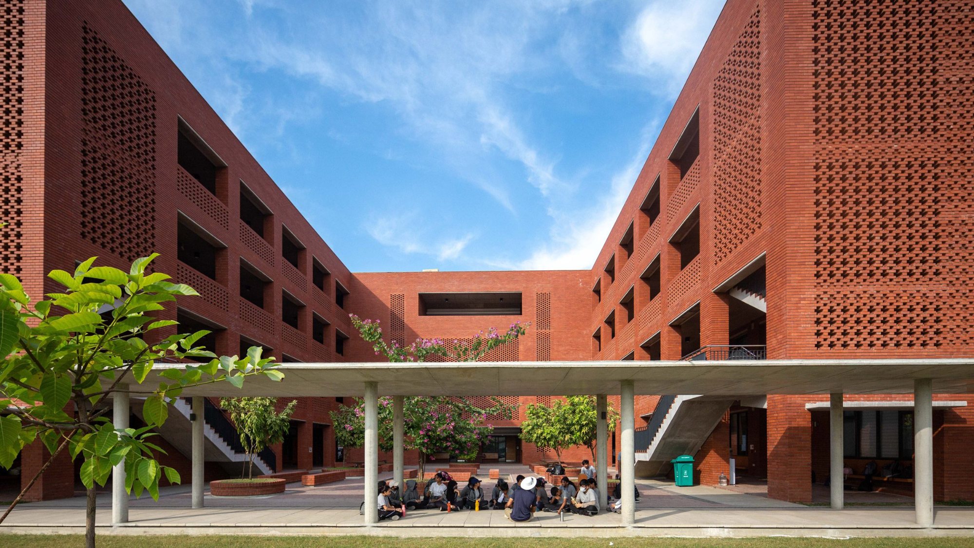 Aga khan academy / feilden clegg bradley studios + shatotto