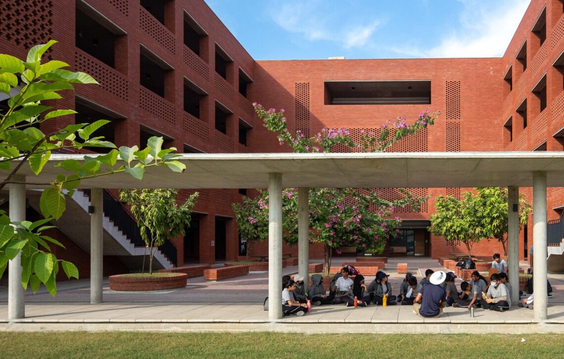 Aga khan academy / feilden clegg bradley studios + shatotto