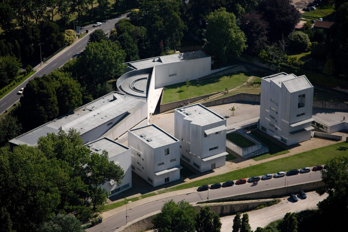 Álvaro siza vieira: biography, works, awards