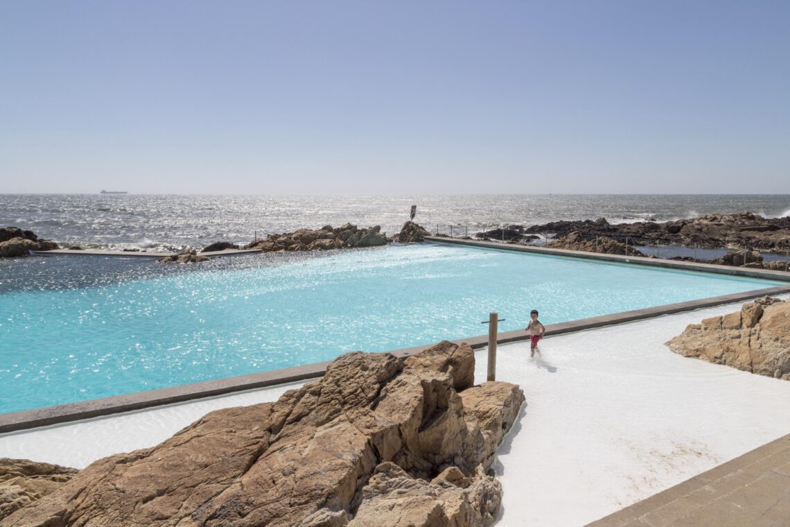 Alvaro siza vieira giovanni amato piscina das mares 1