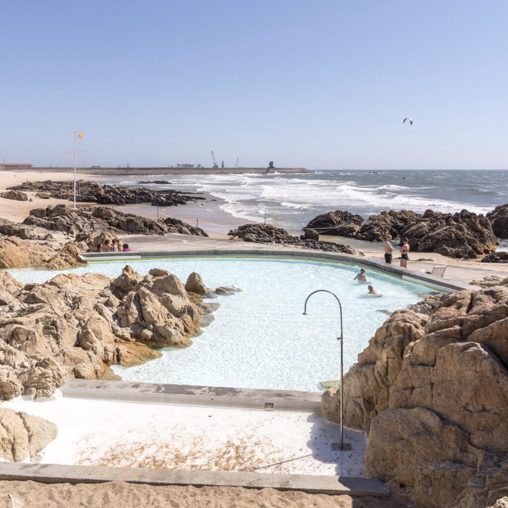 Alvaro siza vieira giovanni amato piscina das mares