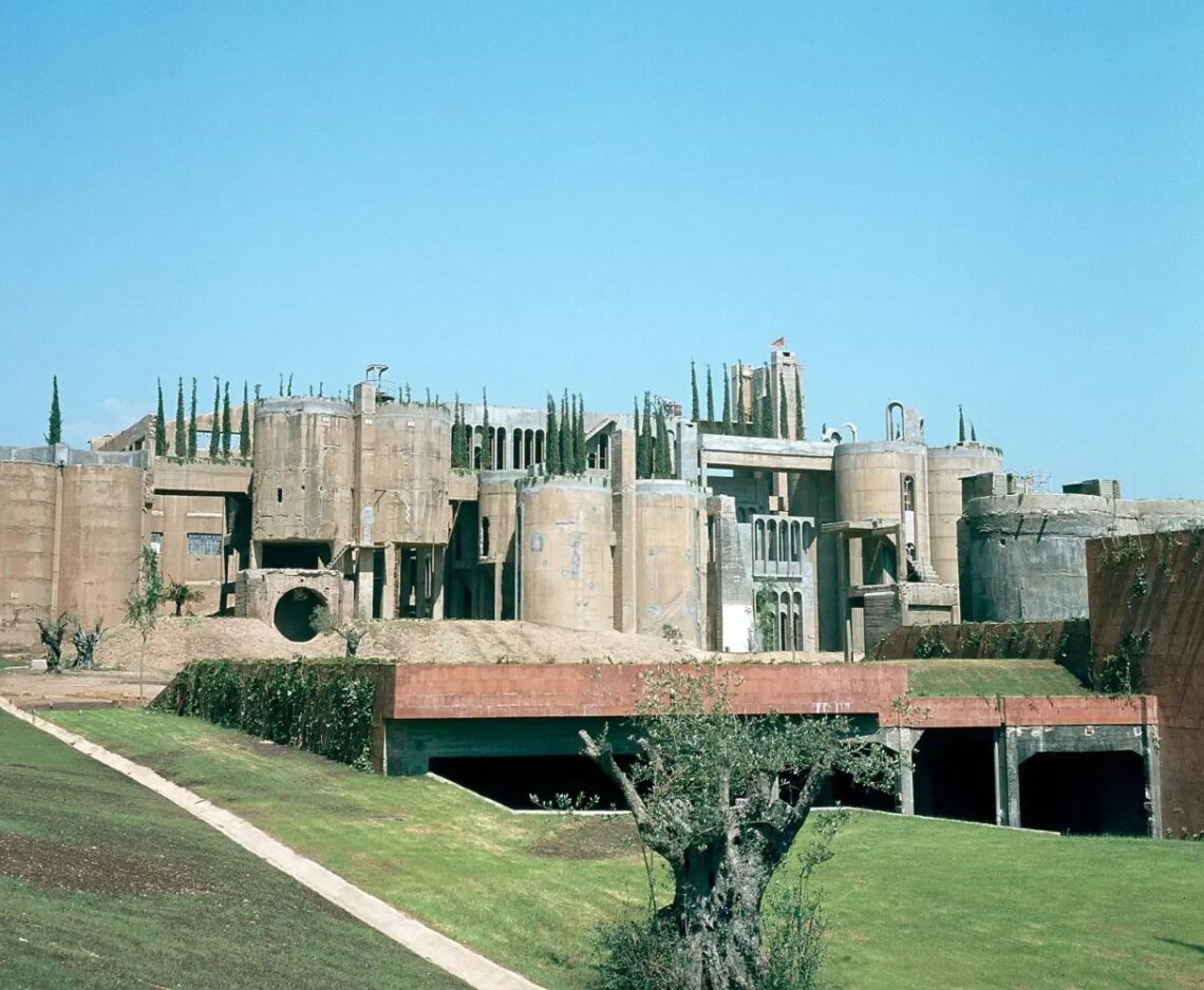 La fábrica / ricardo bofill taller de arquitectura | classics on architecture lab