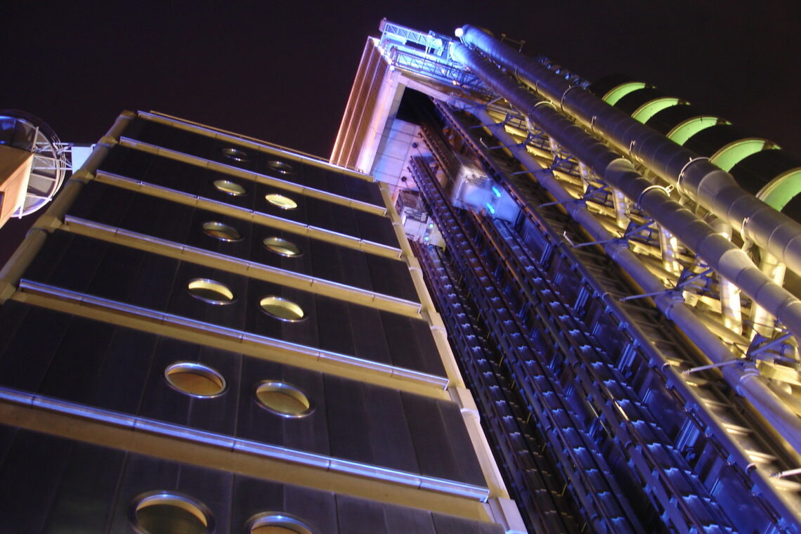 Lloyd's of london building / richard rogers | classics on architecture lab