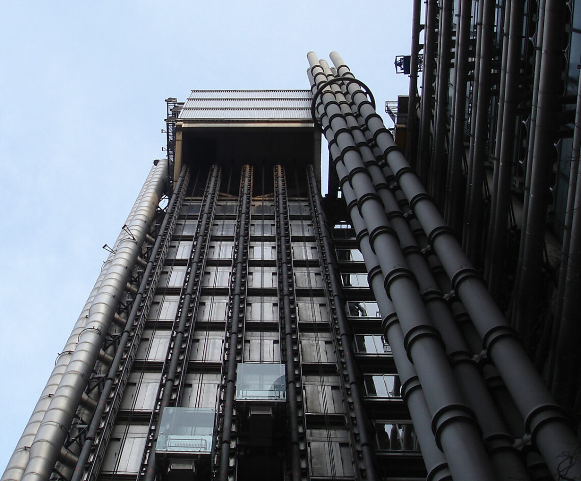 Lloyd's of london building / richard rogers | classics on architecture lab