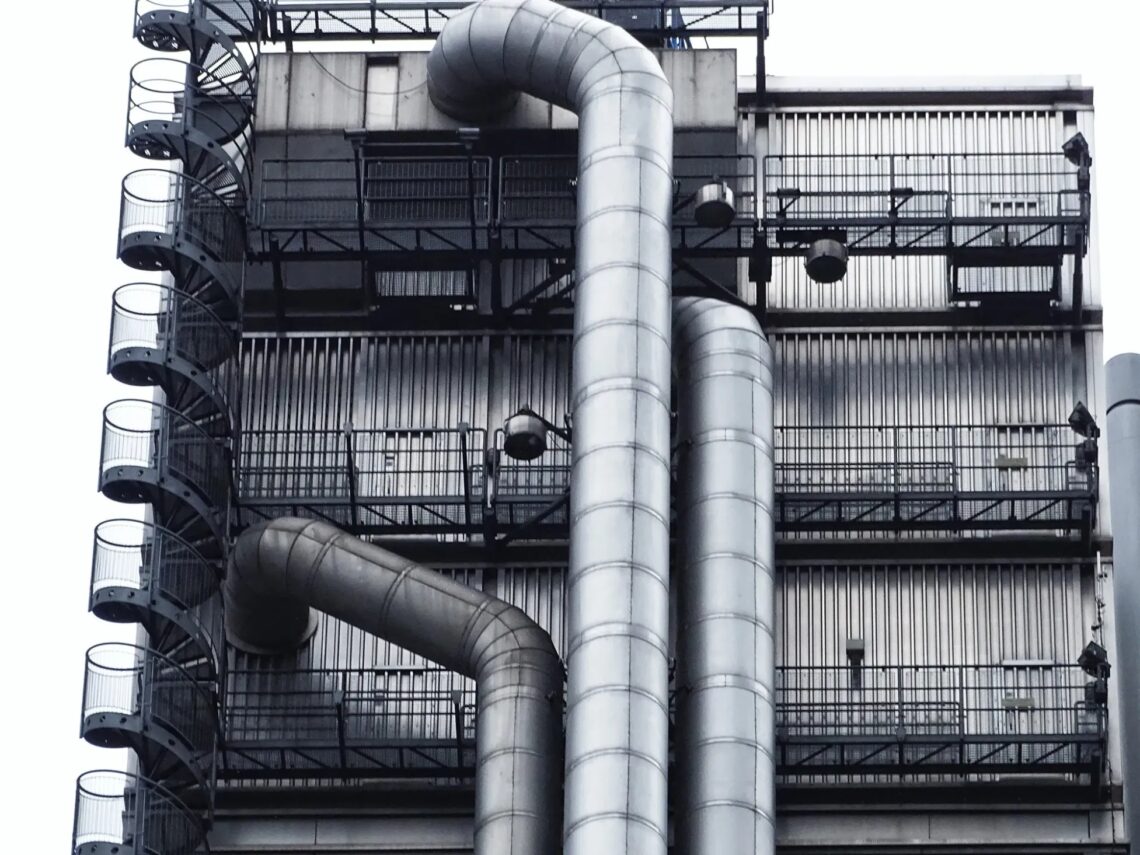 Lloyd's of london building / richard rogers | classics on architecture lab