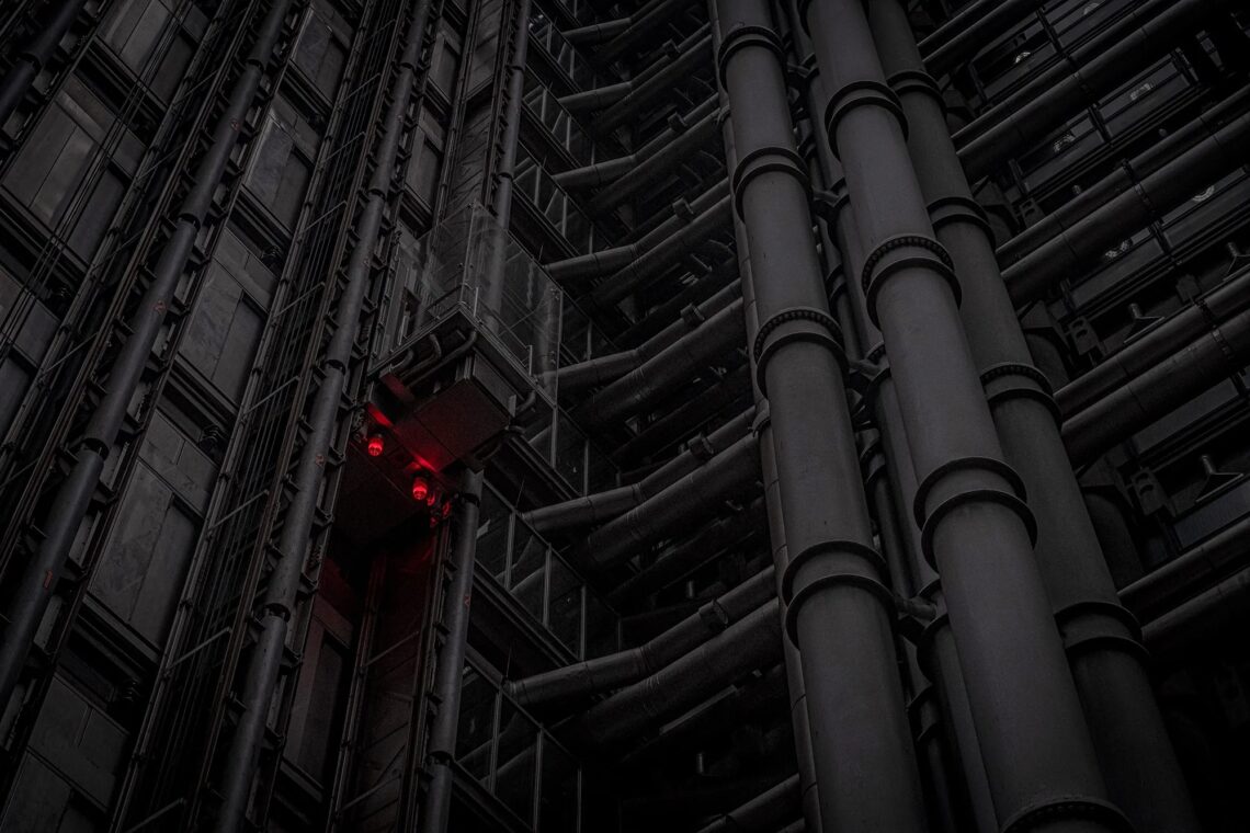 Lloyd's of london building / richard rogers | classics on architecture lab