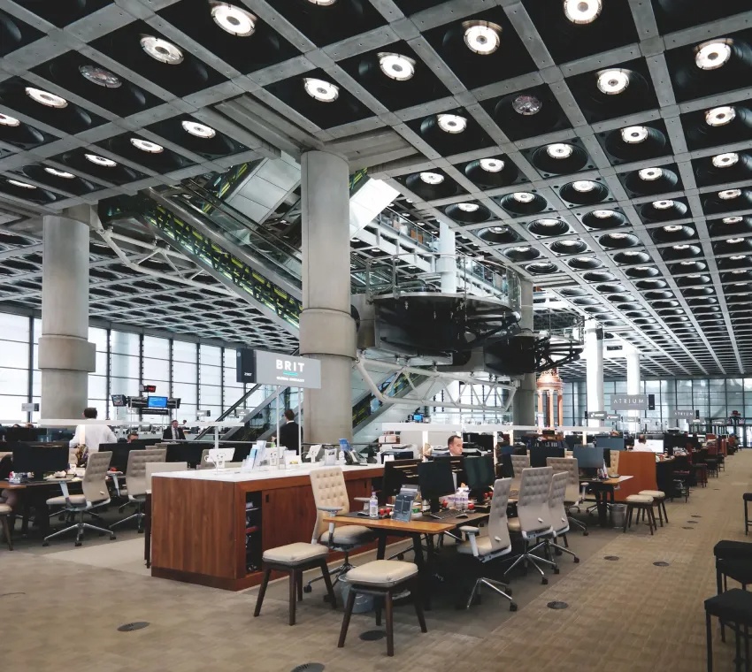 Lloyd's of london building / richard rogers | classics on architecture lab