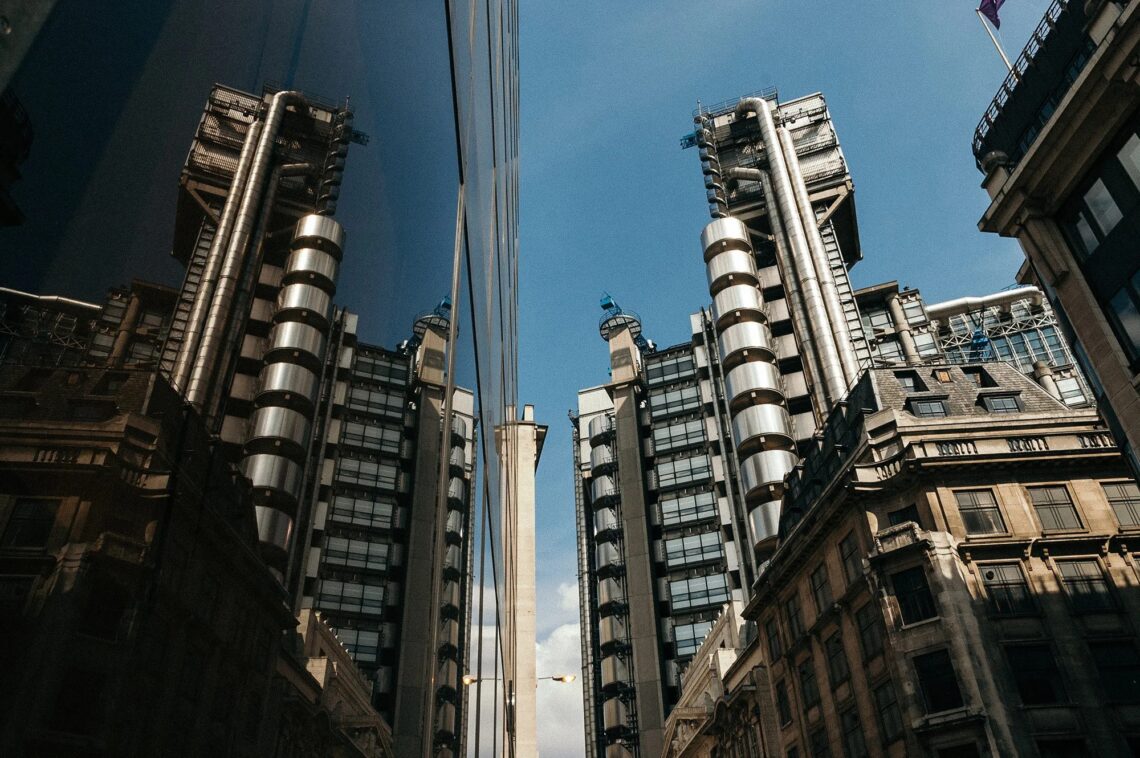 Lloyd's of london building / richard rogers | classics on architecture lab