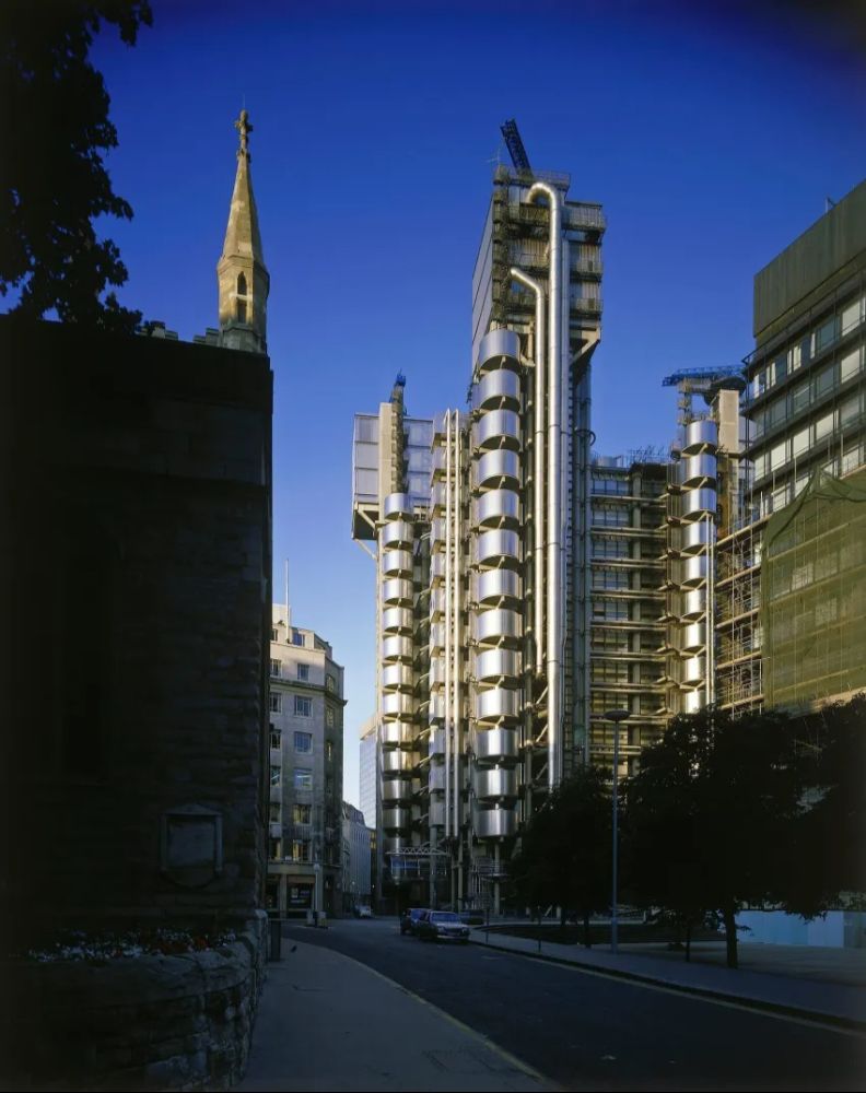 Lloyd's of london building / richard rogers | classics on architecture lab