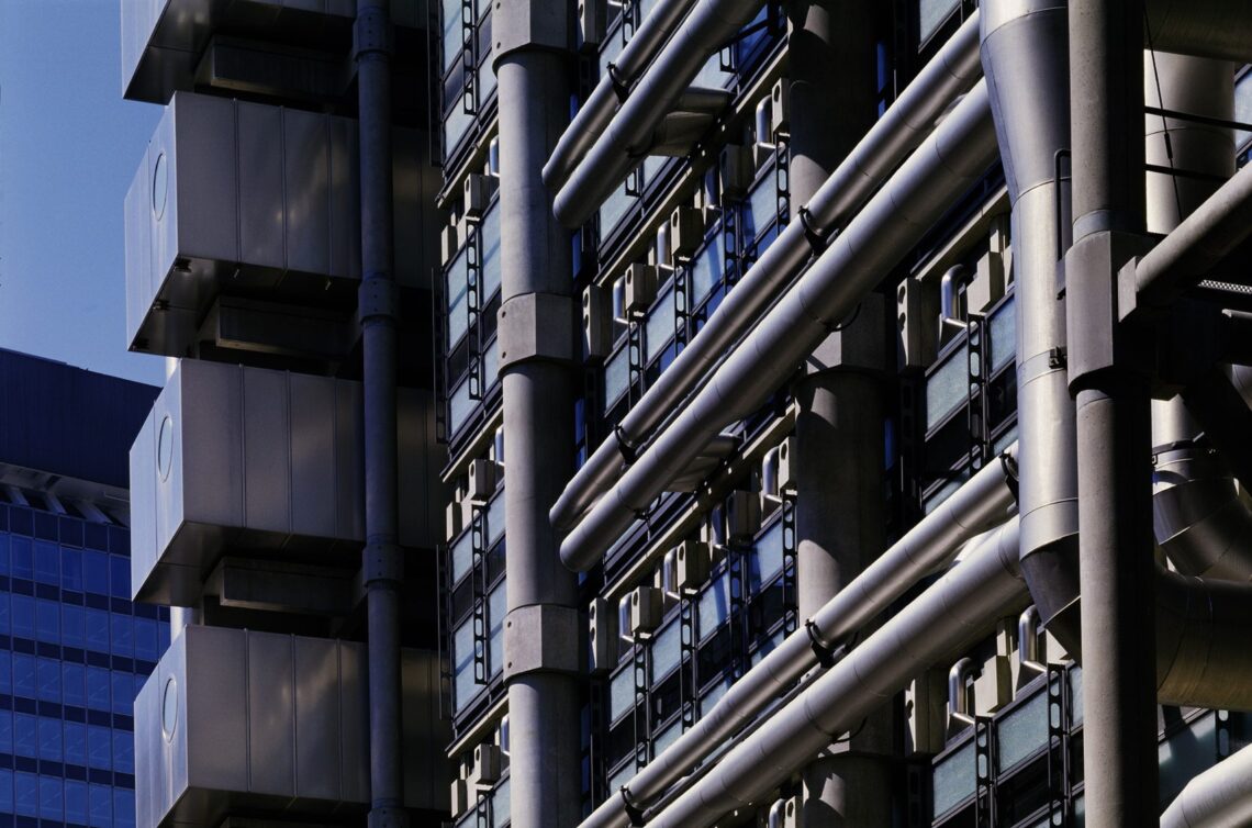Lloyd's of london building / richard rogers | classics on architecture lab