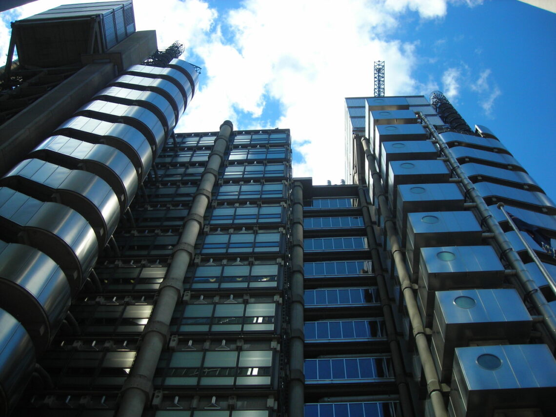 Lloyd's of london building / richard rogers | classics on architecture lab