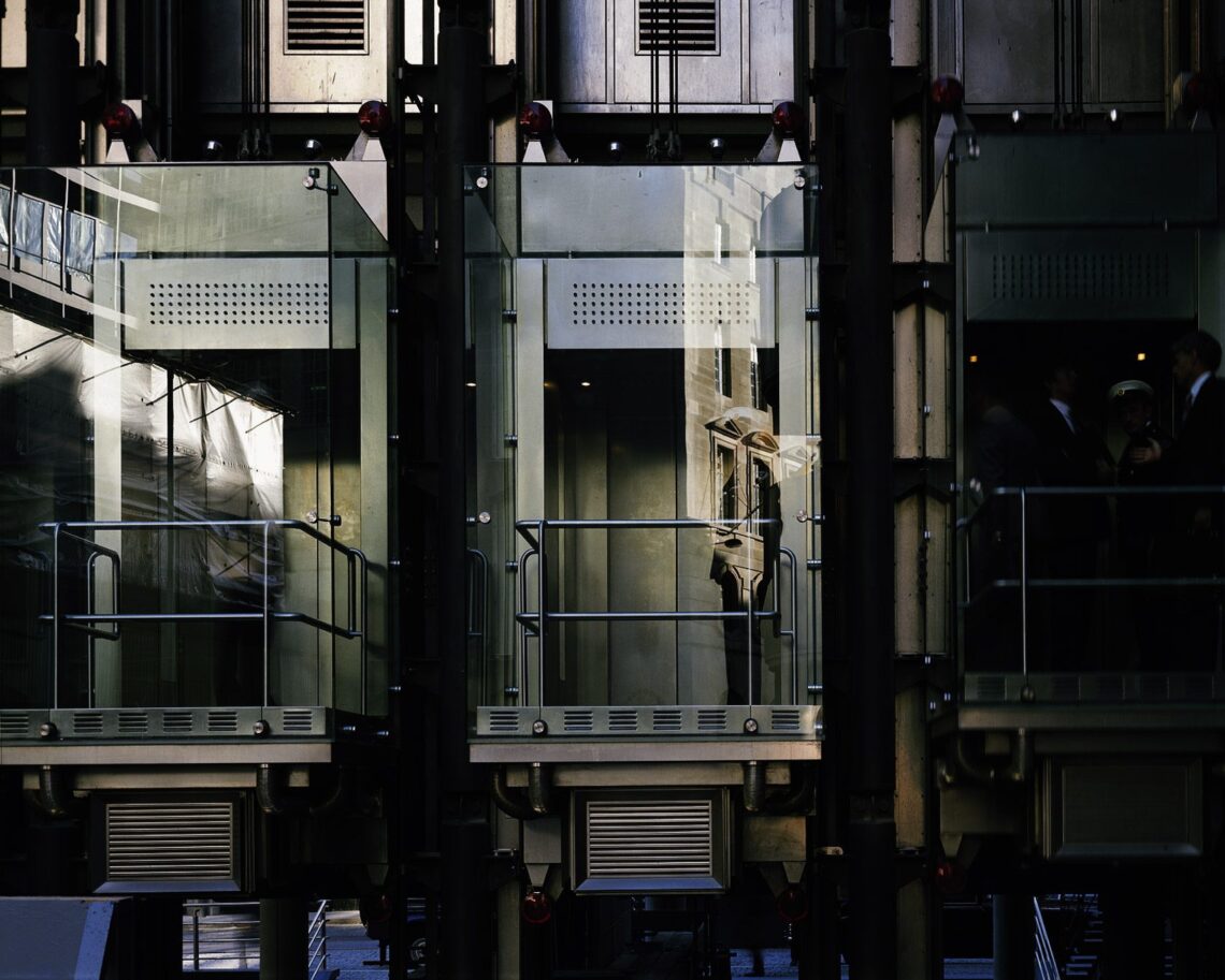 Lloyd's of london building / richard rogers | classics on architecture lab