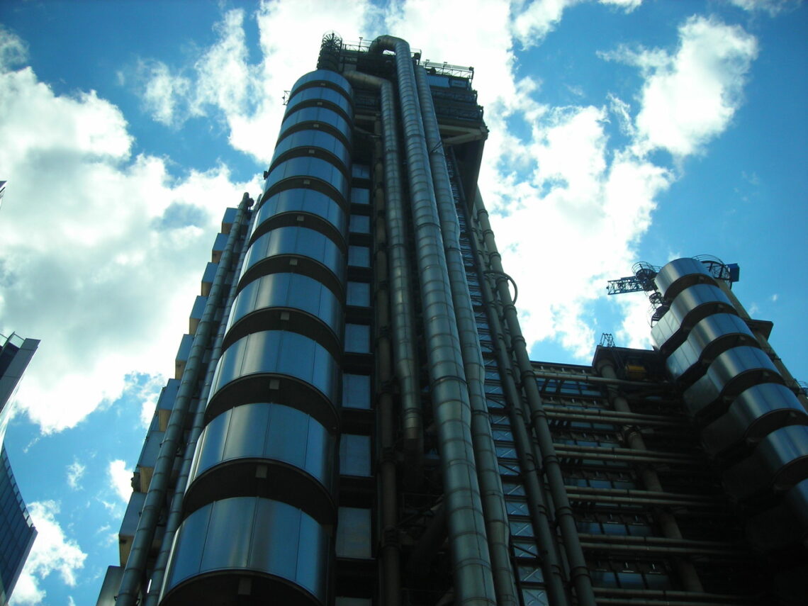 Lloyd's of london building / richard rogers | classics on architecture lab