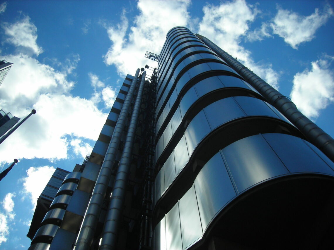 Lloyd's of london building / richard rogers | classics on architecture lab