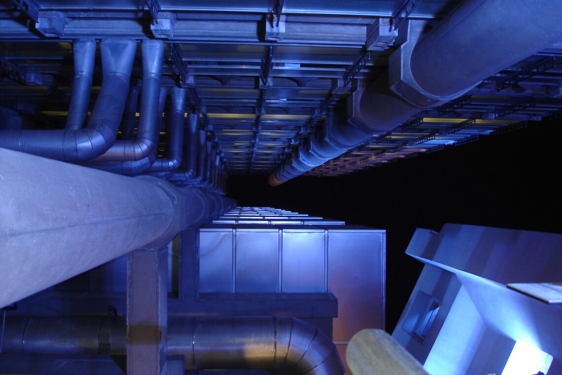 Lloyd's of london building / richard rogers | classics on architecture lab