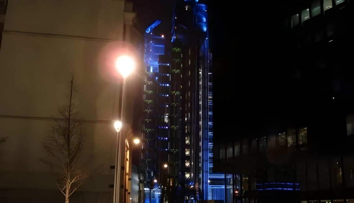 Lloyd's of london building / richard rogers | classics on architecture lab