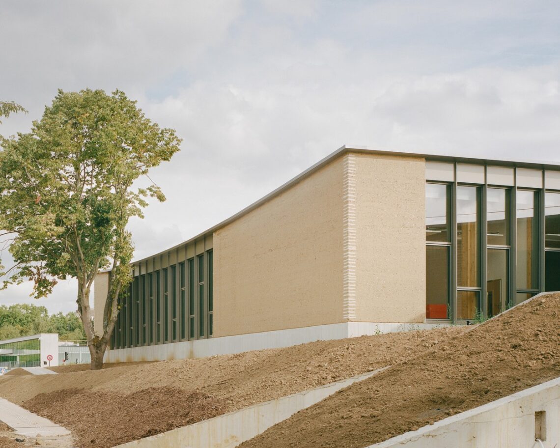 Parc Des Loges Childhood And Sports Center / Hemaa Architectes 10 Parc des loges childhood and sports center / hemaa architectes