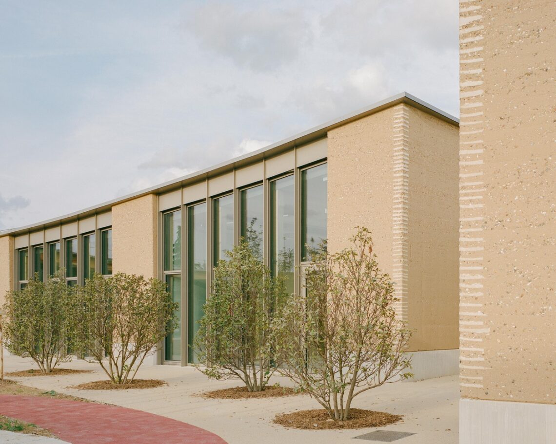 Parc Des Loges Childhood And Sports Center / Hemaa Architectes 17 Parc des loges childhood and sports center / hemaa architectes