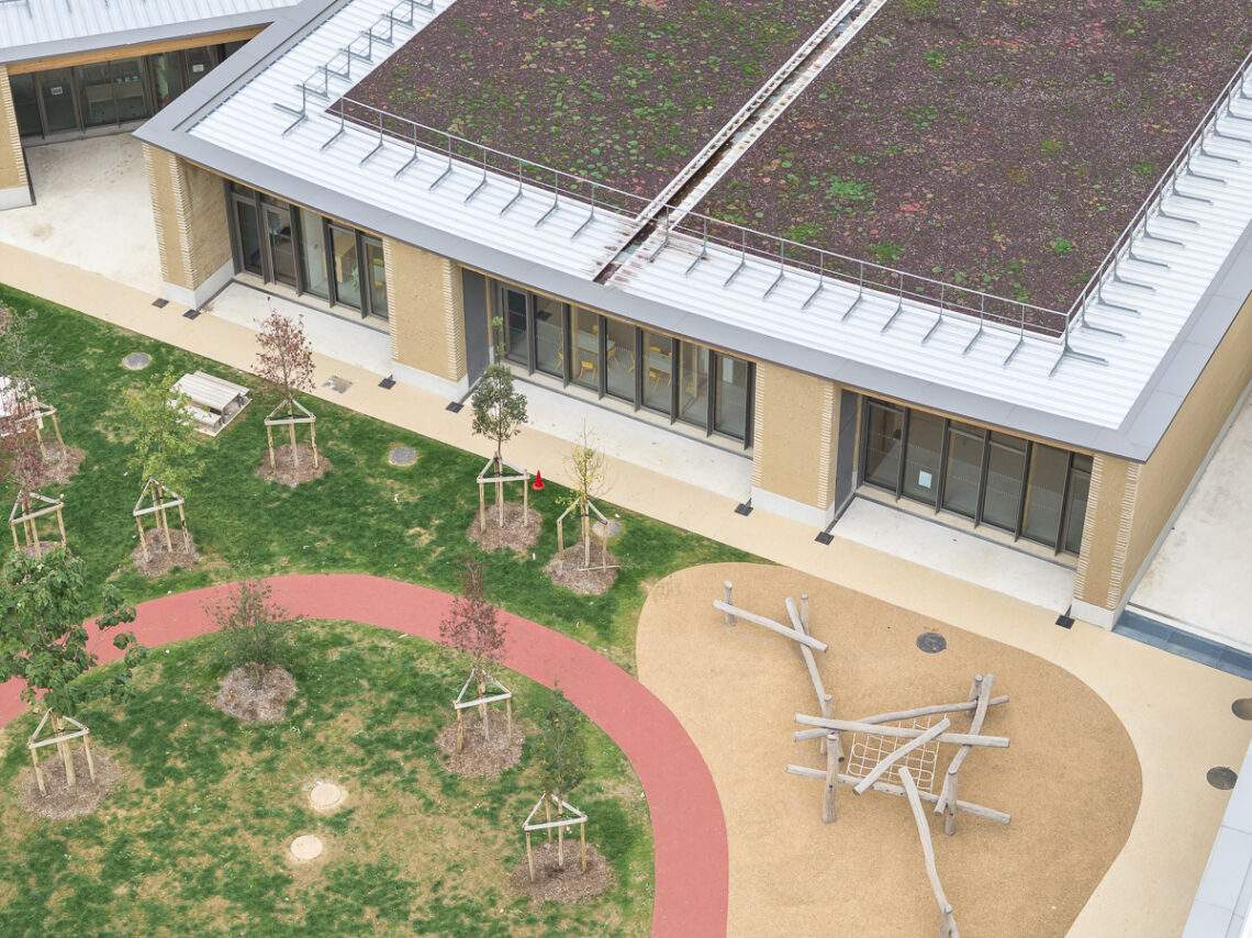 Parc Des Loges Childhood And Sports Center / Hemaa Architectes 15 Parc des loges childhood and sports center / hemaa architectes