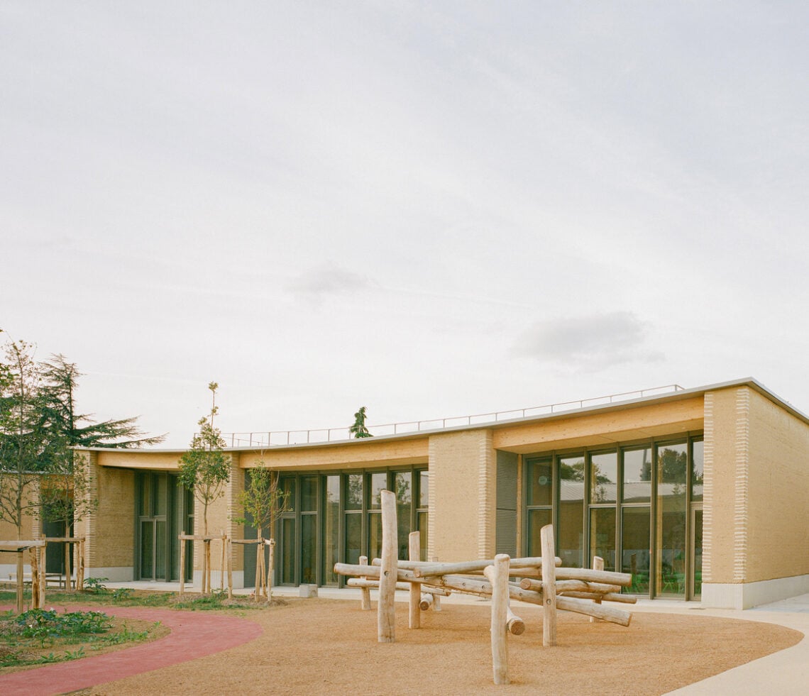 Parc Des Loges Childhood And Sports Center / Hemaa Architectes 6 Parc des loges childhood and sports center / hemaa architectes