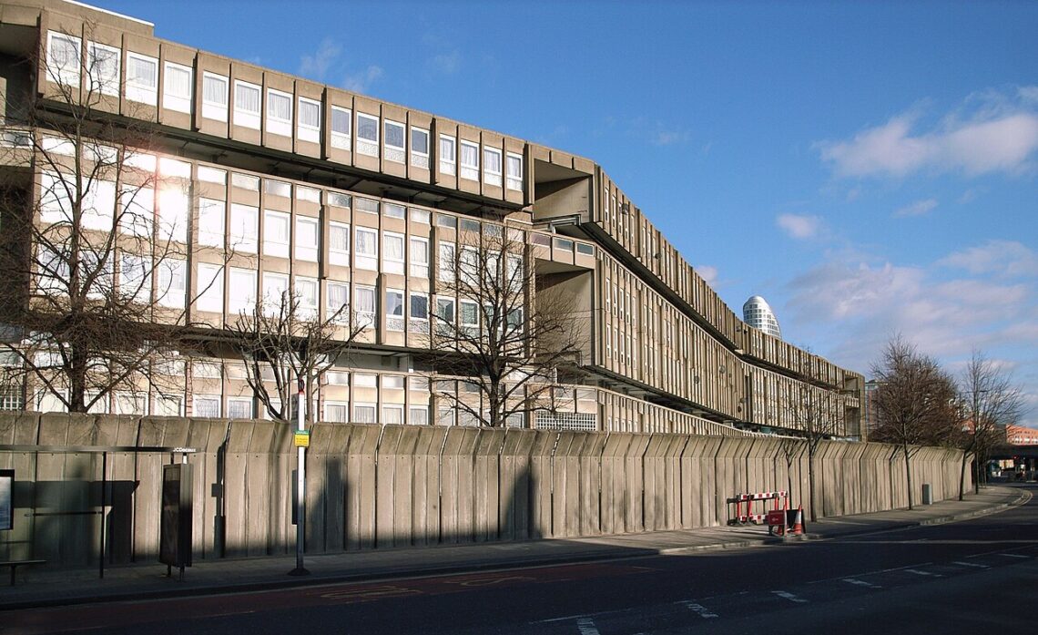 Robin hood gardens / alison and peter smithson | classics on architecture lab