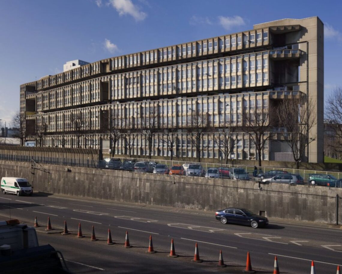 Robin hood gardens / alison and peter smithson | classics on architecture lab