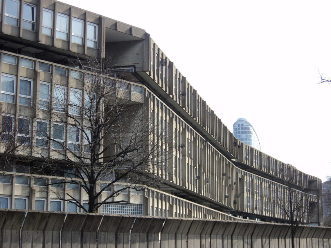 Robin hood gardens / alison and peter smithson | classics on architecture lab