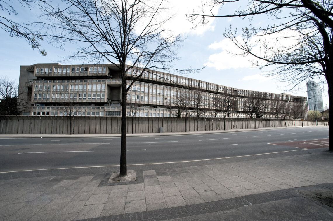 Robin hood gardens / alison and peter smithson | classics on architecture lab