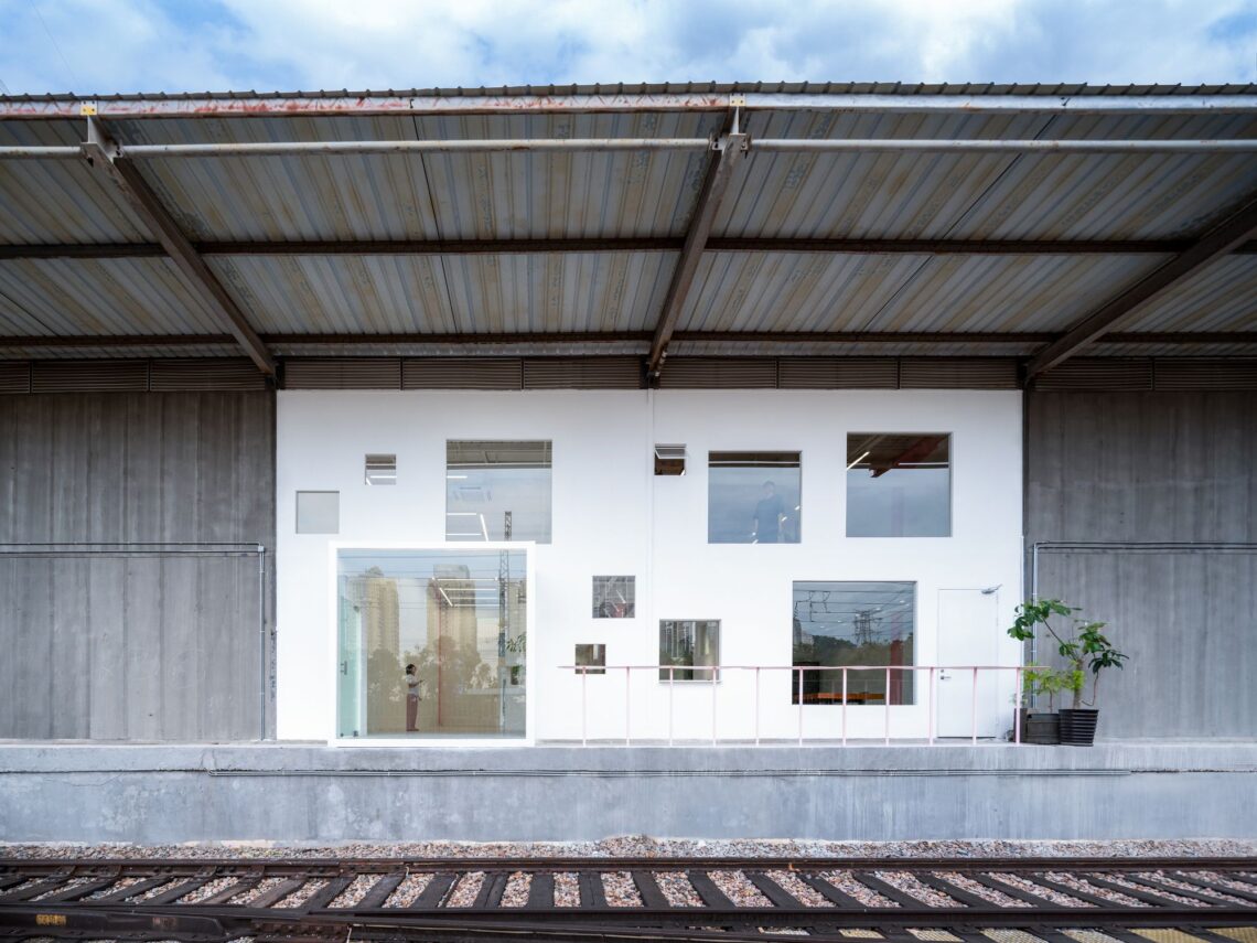 Apelron contemporary / aether architects + archigress