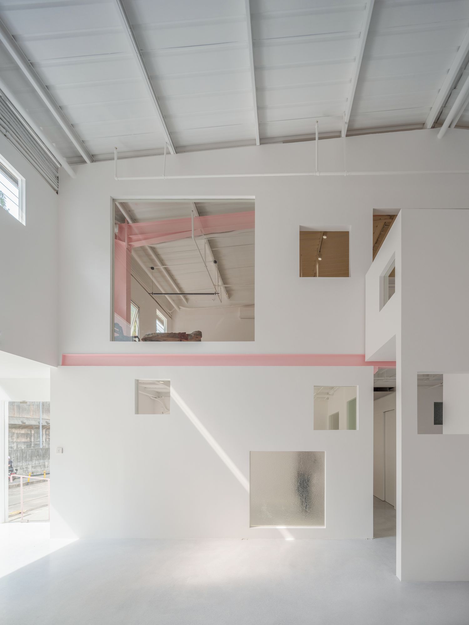 Apelron contemporary / aether architects + archigress