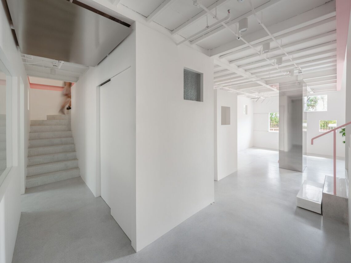 Apelron contemporary / aether architects + archigress