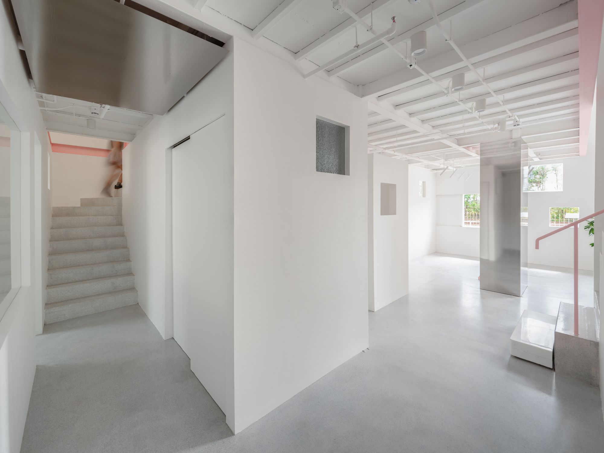 Apelron contemporary / aether architects + archigress
