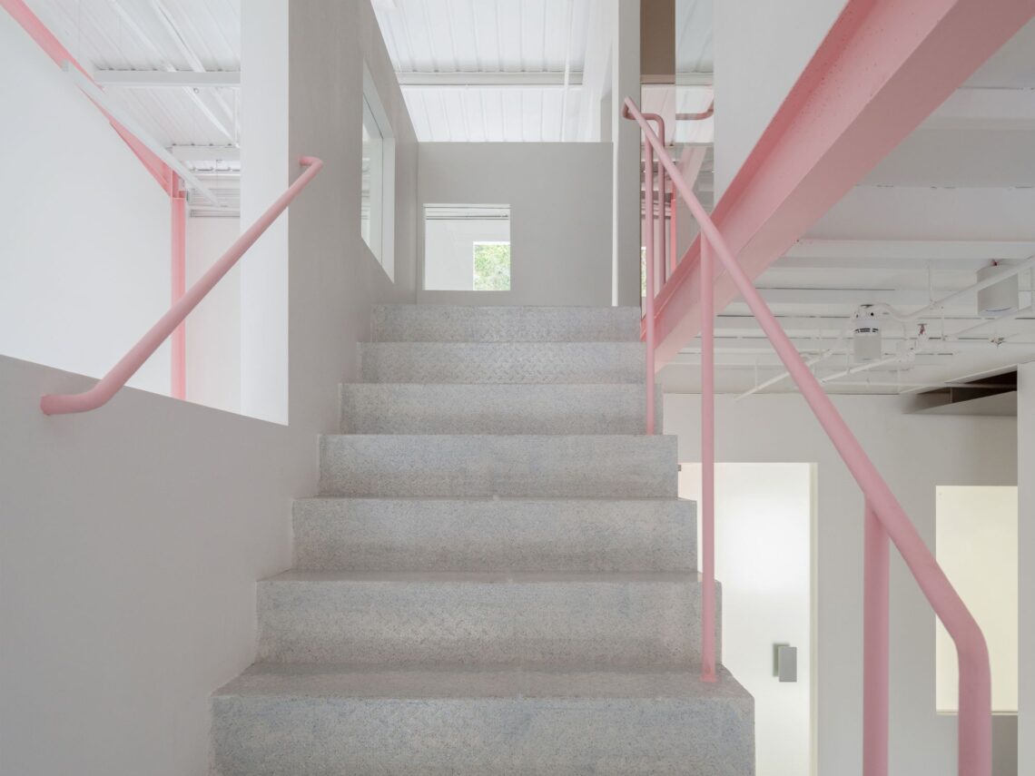 Apelron contemporary / aether architects + archigress