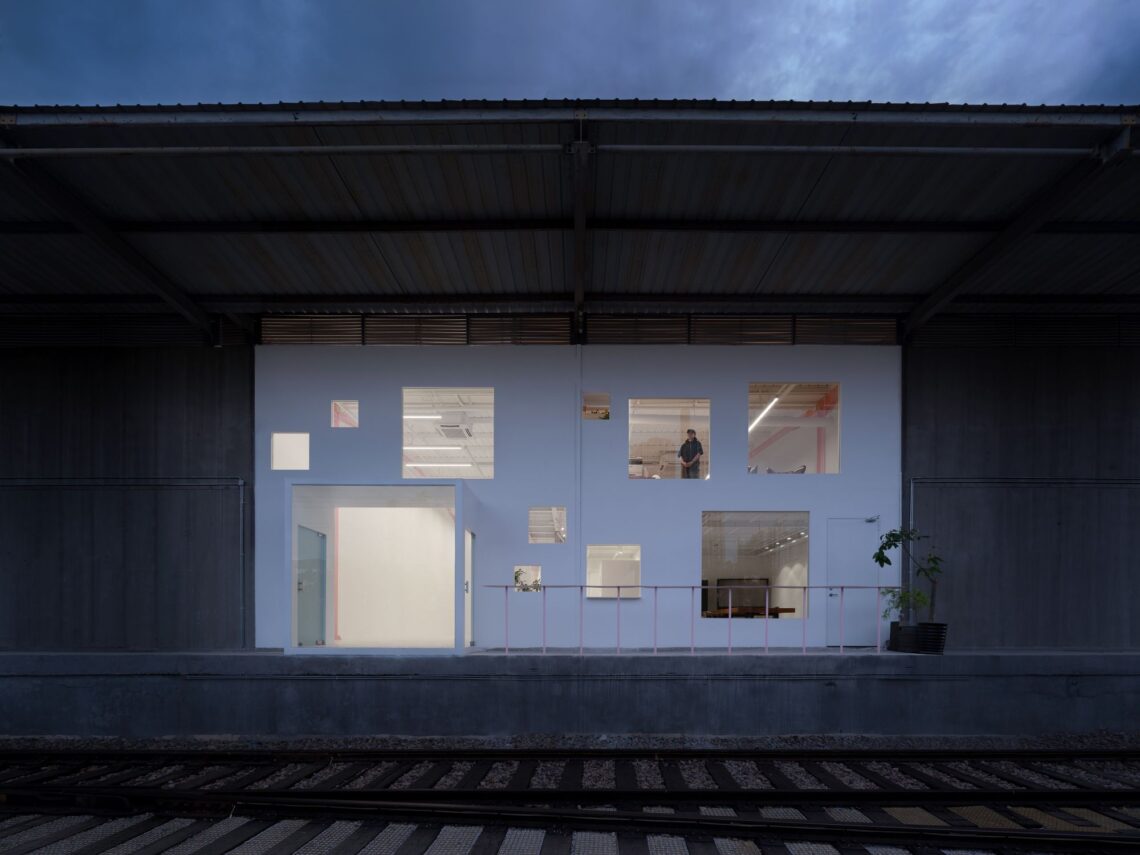 Apelron contemporary / aether architects + archigress