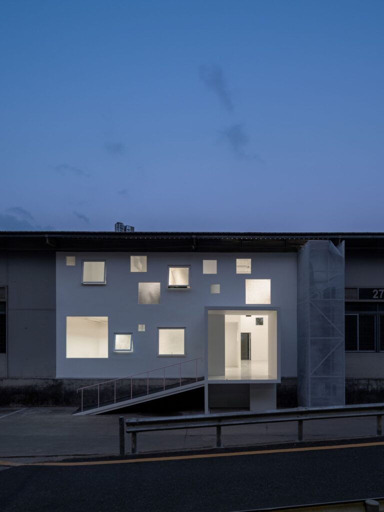 Apelron contemporary / aether architects + archigress